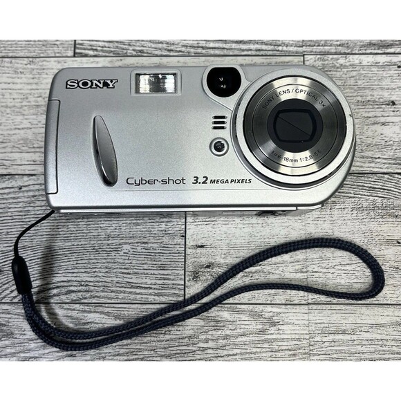 ~SONY~ Cyber Shot DSC-P72 3.2MP Digital Camera Vintage*TESTED* Great Shape - Picture 2 of 16